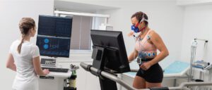 athlete getting tests run on treadmill